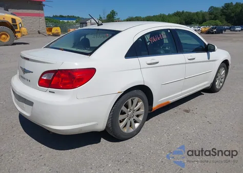 2010 Chrysler Sebring Limited z USA, uszkodzony, nr VIN 1C3CC5FD9AN199621